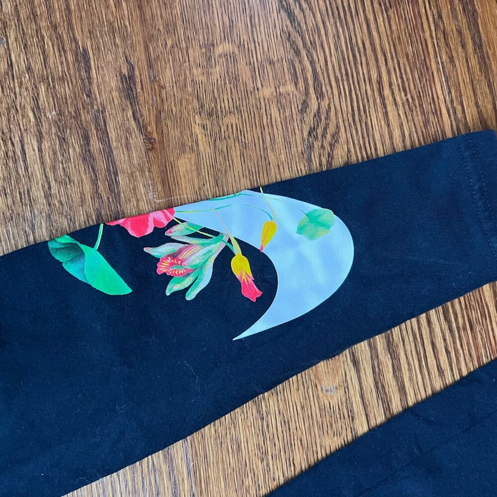 EUC Nike Black Hyper Femme Floral Logo High Rise Leggings Sz S - Picture 8 of 11